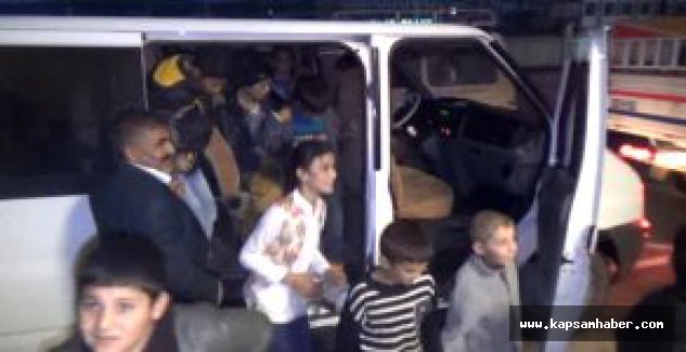Yüzlerce öğrenci zehirlenme endişesiyle...