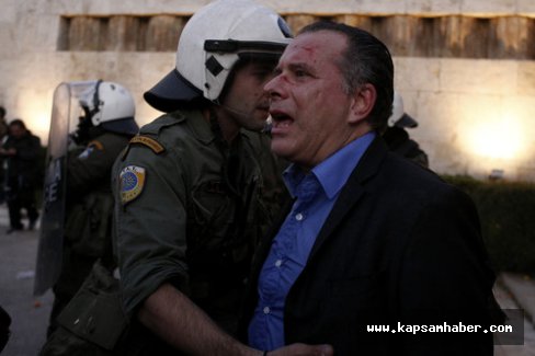 Atina'da 'soykırım' protestosunda milletvekili darp edildi