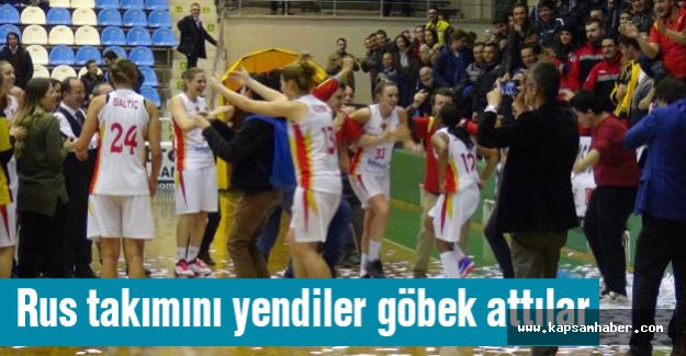 Rus takımını yendiler göbek attılar