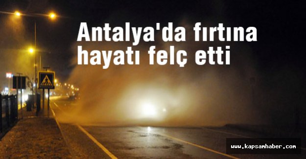 Antalya'da fırtına hayatı felç etti