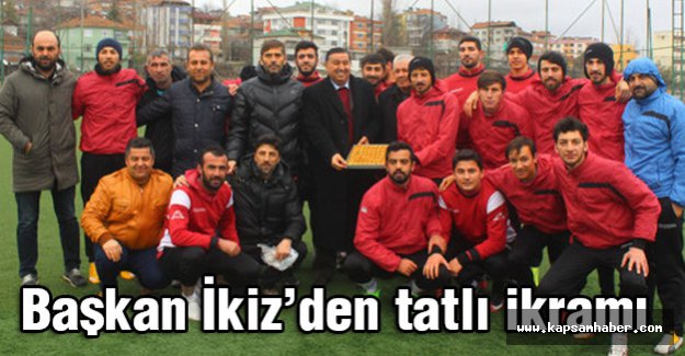 Havza'da Başkan İkiz'den futbolculara tatlı ikramı...