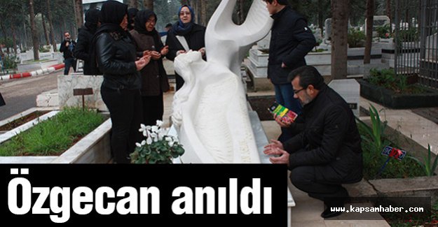 Özgecan mezarı başında anıldı