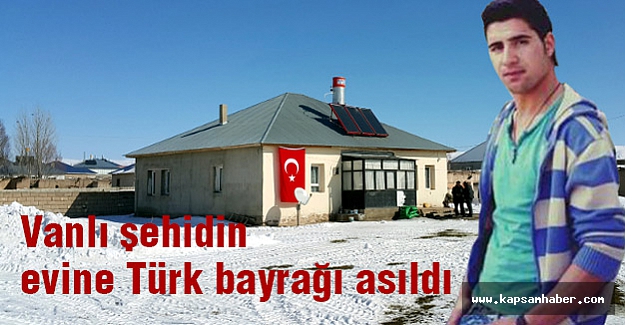 Vanlı şehidin evine Türk bayrağı asıldı