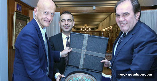 Collina, Demirören'le bir araya geldi