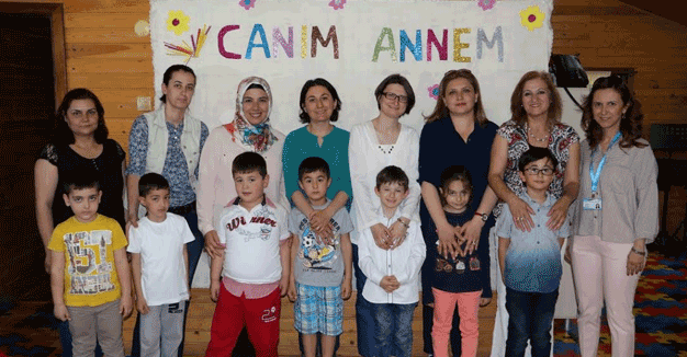 Minik Öğrenciler: Annemle Resim Yapıyorum