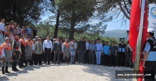 Şanlı Türk Bayrağı Göndere Çekildi