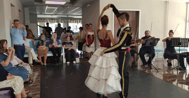 Samsun'da Huzurevi'nde Opera ve Bale Sürprizi