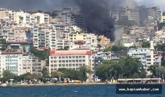 Cihangir'deki yangın denizden böyle görüntülendi
