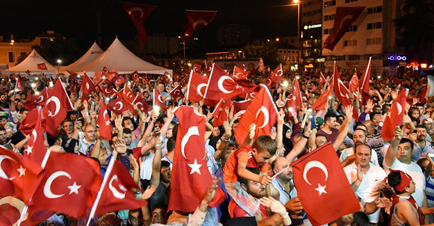 Tekkeköy’de Demokrasi Şehitleri İçin Dua Gecesi