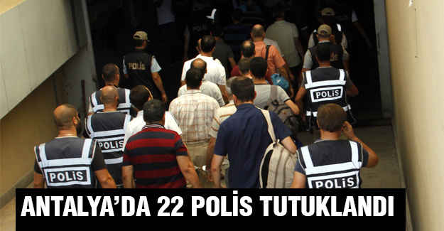 Antalya’da 22 rütbeli polis tutuklandı