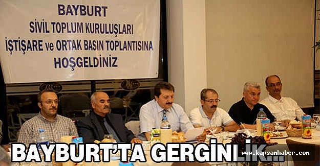 Bayburt'ta Terörist Başının posteri Gerginliği