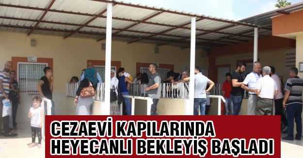 Cezaevleri Kapısında Heyecanlı Bekleyiş