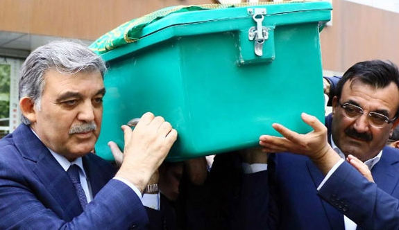 Ahmet Hamdi Gül’ün cenazesi Cami Kebir’e getirildi.