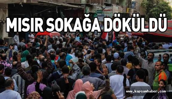 Mısırlılar sokağa döküldü