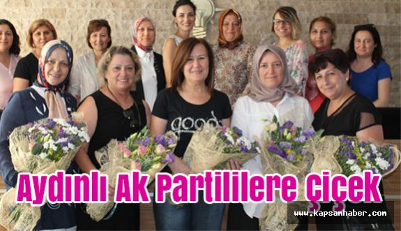 AK Parti Aydın Kadın Kollarına Çiçek...