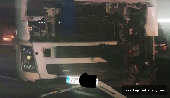 Asker Araçla Tır Çarpıştı: 4 Asker ve 1 Korucu Yaralandı