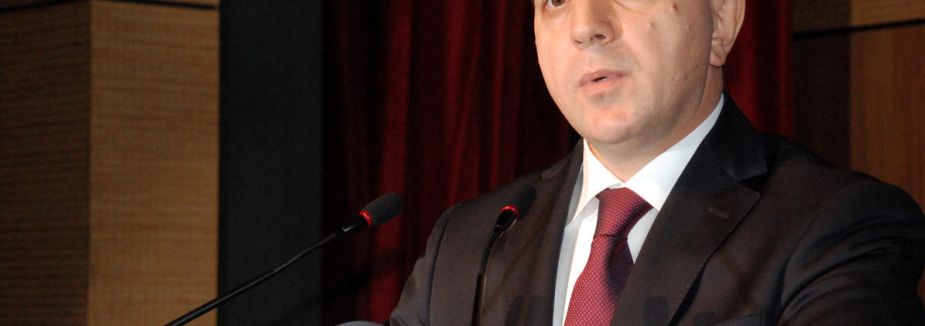 Acar görevden alındı...