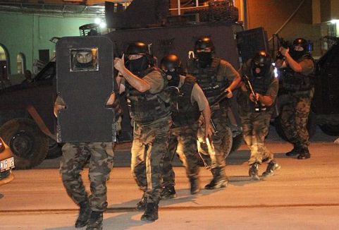 Adana'da şafak operasyonu