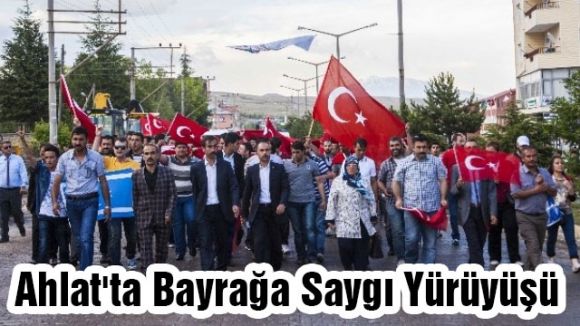 Ahlat'ta Bayrak yürüyüşü