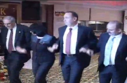 AKP ve BDP'liler Birlikte Halayda