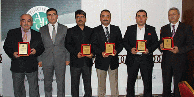 Aktif-Sen, baskılara boyun eğmeyen üyelerine plaket verdi