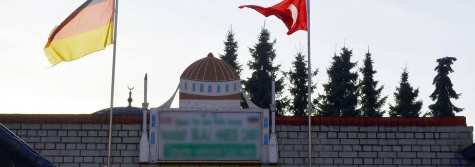 Alman polisi camiye gidenleri fişledi