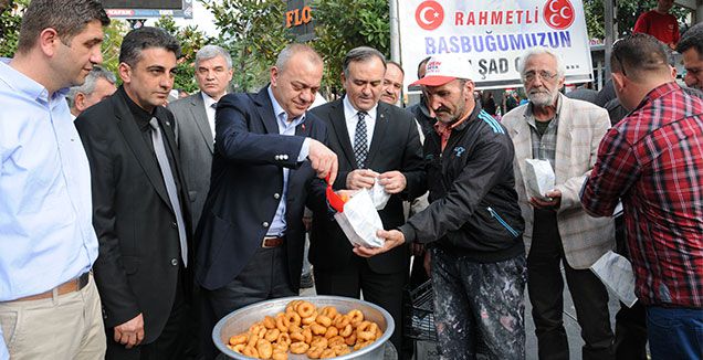 Alparslan Türkeş Anısına Lokma Döktürüldü