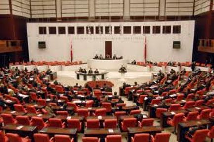 Ana Dilde Savunma Yasalaştı