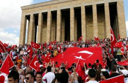 Anıtkabir'de Bayrak Krizi