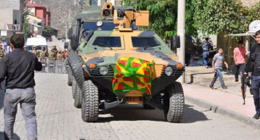 Askeri Araca PKK Çaputu Astılar