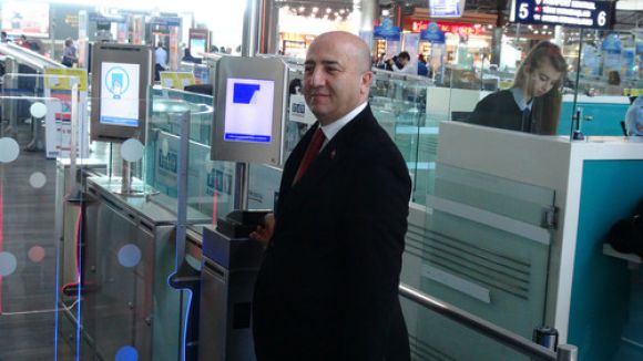 Atatürk Havalimanı'nda parmak izi ile geçiş sistemi başlıyor