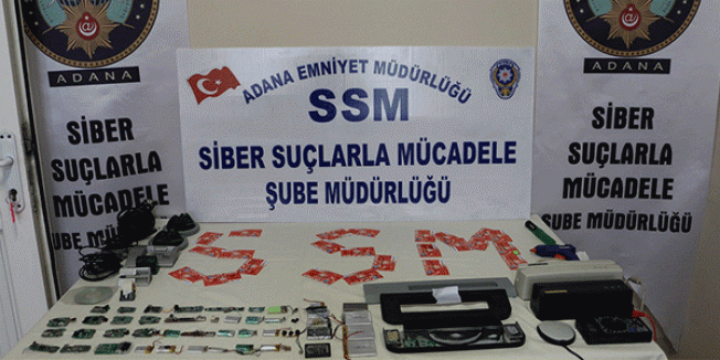 ATM kopyacıları suçüstü yakalandı