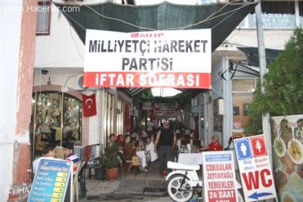 Ayvalık'ta MHP'den Ramazan Boyunca İftar