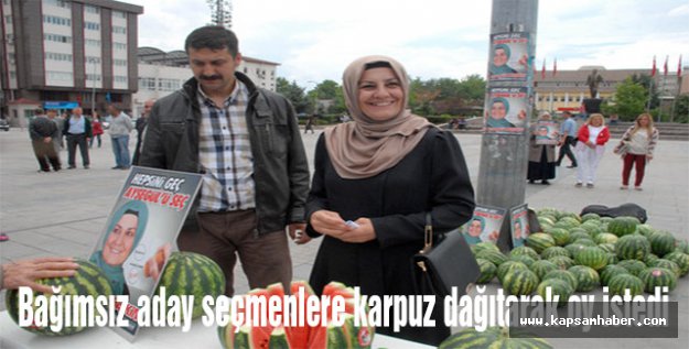 Bağımsız aday seçmenlere karpuz dağıtarak oy istedi
