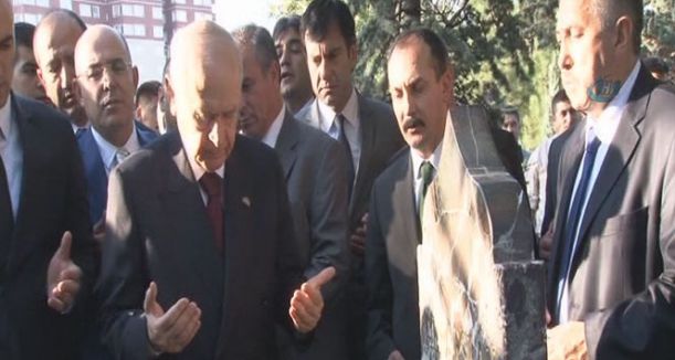 Bahçeli Bayram Namazında Gazi Cami'nde idi