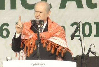 Bahçeli Kah Güldü Kah Sinirlendi