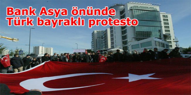 Bank Asya önünde Türk bayraklı protesto