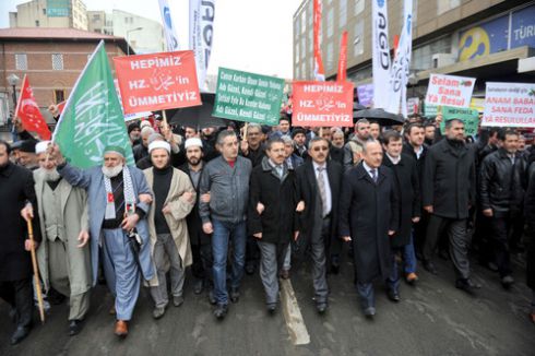 Başkent'te 'Peygamberimize Sevgi, Teröre Lanet' yürüyüşü yapıldı