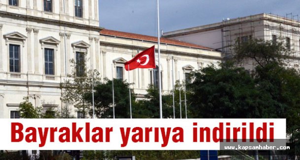 Bayraklar yarıya indirildi