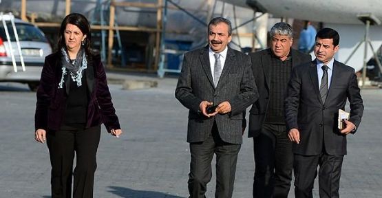 BDP ve HDP milletvekilleri İmralı'ya gitti...