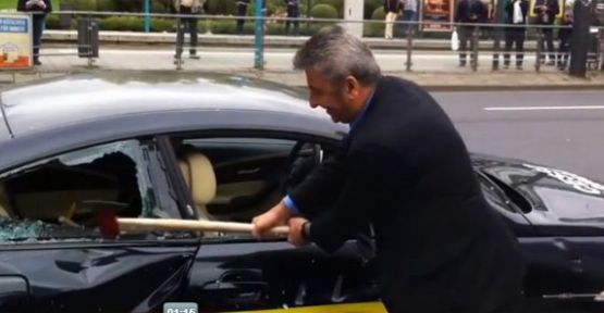 BMW'ye kızınca otomobilini parçaladı!
