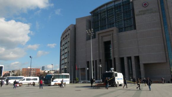 Çağlayan'da 'demokrasi' nöbetine görülmemiş engel