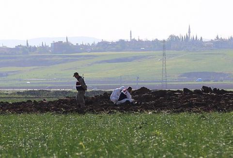 Ceylanpınar'a 2 top mermisi düştü