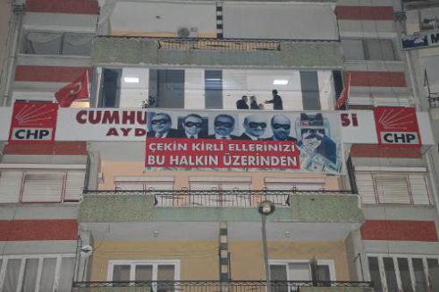CHP'den Bilal Erdoğan'lı yeni yolsuzluk pankartı