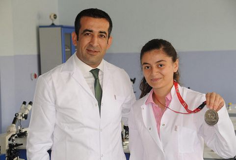 Cizreli kız öğrenci, dünya ikincisi...