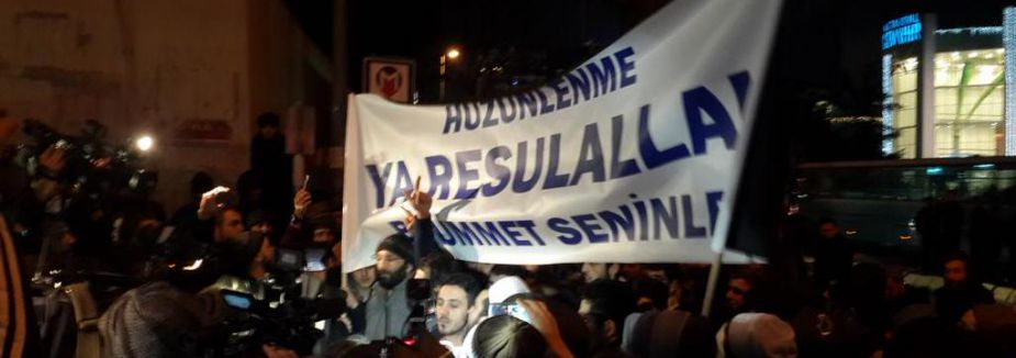 Cumhuriyet gazetesi önünde eylem