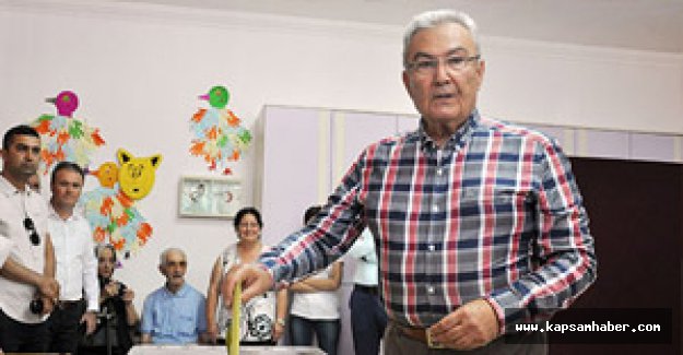 Deniz Baykal oyunu memleketi Antalya'da kullandı