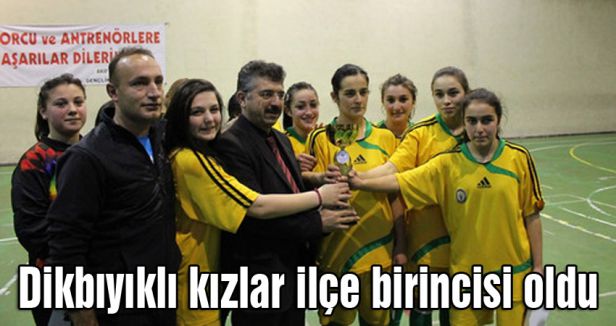 Dikbıyıklı kızlar birinci oldu.