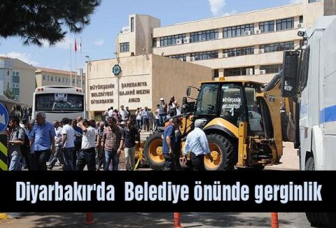 Diyarbakır'da Belediye önünde gerginlik