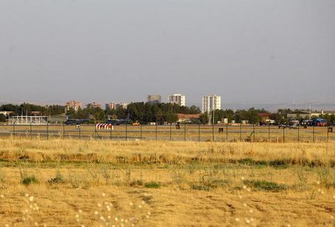 Diyarbakır'da F-16 savaş uçağı düştü
